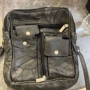 Men's Black Leather Messenger Crossbody Bag with Multiple Front Pockets